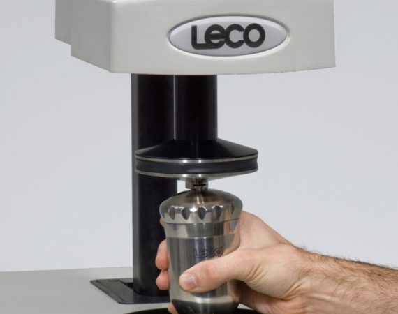 AC600_VESSEL_WITH_HAND